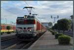 E-1308 der ONCF steht am 23.11.2015 im Bahnhof Marrakesch mit dem Zug 606 nach Fes über Casablanca zur Abfahrt bereit.