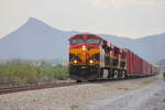 4744 + 4668 + 4734 Kansas City Southern Railway de Mexico bei Monterrey am 13.09.2012.