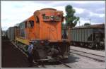 Ein Gegenzug nach Mexico City mit Lok 5811 kreuzt uns in Morelia. (Archiv 02/77)