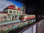 Diorama Spur 0 Antik 1930er/1950er Jahre Bahnhof BUB (KBN) mitM�rklin TW 930 Habe mal probiert das Uhrwerkbahn Gleis zu schottern   PW
