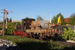 *Modell*  Die VL1 der Bahnmeisterei in Garting schiebt am Morgen des 24.4  2026 einen G�terwagen mit Kabeltrommeln von Garting zur Haltestelle Unterm�hl.