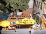 Biergarten des Gasthauses zur Eisenbahn (Kibri 8197) ber dem Bahnhof  Vaihingen/Enz .