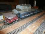 Die kleine Kö 333 111 rangiert auf meiner H0-Anlage im Abstellbereich.