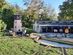Der Wasserturm & Ringlokschuppen vom Bw Silberschacht, am 24.10.2020 im Modellbaupark Auenhain in Markleeberg.