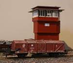 Piko 58073 Klappdeckel Gterwagen schon werkseitig gealtert DR Ep III und Auhagen 11375 Stellwerk Erfurt 
