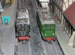 Gtzold`s E44 131(rechts) und das nachfolge Modell von Piko 244 068 auf meiner Zimmeranlage.