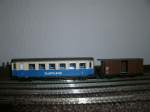 Meine ersten Wagen fr meine H0e-Anlage,dabei handelt es sich um einen Reisezugwagen von der Zillertalbahn und einem gedeckten Gterwagen ebenfalls von der Zillertalbahn beide Wagen sind von Liliput.