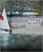 T-Gauge HST 125 Class 43 und ein Segelschiff an der Kieselsteinstrandküste von Saddleford.