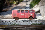 Mit dem Bus �ber die Gartenbahn ,....