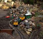 Hoffentlich droht hier kein  zweites Stuttgart 21, auf Grund erheblicher wasserbaulicher Manahmen sind groe Teile der Gartenbahnrunde abgbaut, die Dmme abgetragen, da die Teichfolioe erneuert