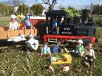 99 804 von Playmobil auf LGB-Gleisen im Garteneinsatz unweit des mittlerweile verfallenen Verschiebebahnhofes Cosel-Hafen (daher auch mit Aufkleber BW Cosel-Hafen) in Kandrzin-Cosel