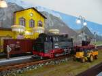 Modellbahn im Hungarian Railway Museum, Budapest, 18.6.2016 In Ermangelung ungarischer Modelle transportiert eine Piko 80 005 der DB ein Fässchen Imperial Cognac.