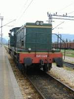 641-027 der ZCG in Podgorica.
Die montenegrinische Eisenbahn ZCG, eleznice Crne Gore a.d., ist wohl die jngste Staatsbahn Europas. Sie ist nach dem Zerfall Restjugoslawiens als selbstndige Bahn entstanden. 
 
Die Reihe 642 wurde nach franzsischem Vorbild ab den 1960ern bei der Firma Đuro Đaković (heute Kroatien) gebaut.

Podgorica 27.04.2006
