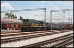 MNE 644-013 rangiert hier am 16.5.2017 Güterwagen im montenegrinischen Bahnhof Niksic.