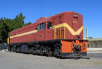 Wuchtige Dimensionen: Diesellok Nr. 32 001 vor dem Bahnhof Windhoek. Windhoek, 16.7.2014