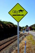 Radfahrer aufgepaßt, wenn ihr die gemeinsame Brücke benutzt.02.02.14 Hokitika Neuseland , vormittags. Fotograf  Jörg Heße, Erlaubnis zur Veröffentlichung liegt vor.