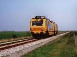 Ein Bahndienstfahrzeug zwischen Sneek und Stavoren bei Oudega am 7-5-2006.Bild und scan: Date Jan de Vries.