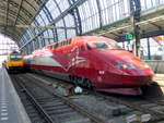 Thalys-PBA 4539 stand am 16.4.1 als THA9370 nach Paris Nord an Gleis 15a in Amsterdam Centraal, während an Gleis 14a NS/ATC E 186 119 als ICD950 nach Breda auf Gleis 14a ab fuhr.