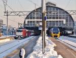 In Amsterdam gab es am 18.12 2010 rechts die NS E 186 114 mit FYRA nach Rotterdam und links DD-IRM 9574 mit IC nach Dordrecht.