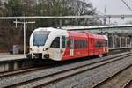 Arriva Spurt 256 (Stadler GTW 2/6) als RS33 aus Tiel ach Arnhem Centraal im Bahnhof Arnhem Centraal am 30.12.2023.