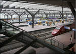 Einblick in die Halle -    Die moderne Bahnhofshalle von Rotterdam Centraal.