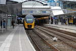 Am 06.03.2015 steht ein NS-Virm als IC nach Enschede im Bahnhof Utrecht Centraal.