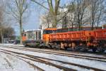 RTS Vossloh loc wartet auf ein verlassene Rangier Spur in Utrecht Niederlande auf Rckladung (Kies) Der Ganzzug steht schon einer Woche hier, um in der nhe bei Bonder  Recycling zu laden.