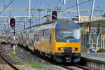 Die beiden aneinandergekoppelten elektrischen Triebz�ge 7526 und 7541 sind hier Anfang September 2026 bei der Ankunft am Hauptbahnhof in Utrecht zu sehen.