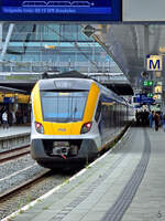 Der Sprinter New Generation Triebzug 2768 kommt hier gerade im September 2026 am Hauptbahnhof Utrecht an.