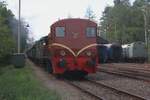 VSM 2233 schiebt am 5 September 2026 w�hrend das Museumszugspektakel  Terug naar Toen  eine der 3/4 st�ndlich (das ist tatsachlich jede 45 Minuten) verkehrende Pendelz�ge zwischen Loenen und
