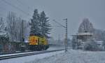 Gerade als ich gehen wollte, ging das Signal nochmal auf Fahrt und die Railfeeding Lok 24 alias 2284 603-2 ehemals 202 783-7 fuhr Lz durch Erftwerk gen Köln.

Grevenbroich 30.01.2019