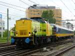 Rotterdam Rail Feeding Lok (ex-DR V100) mit zwei NS Wagen Typ ICL fhrt hier von Bhf Alkmaar nach Gbf Alkmaar.
