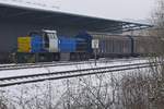 In Ummendorf rangiert 92 84 2275 715-5NL CTD auf unterschiedlichen Werksgleisen stehende und bereits zusammengestellte Wagengruppen zu einem Zug zusammen (03.03.2018).