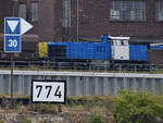 Ende August 2022 war die Diesellokomotive 2275 714-8 in Duisburg-Wanheimerort unterwegs.