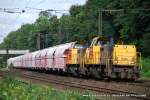 6466 und 6489 (Railion DB Logistics) fahren am 6. Juli 2009 um 16:29 Uhr mit einem GZ durch Duisburg Neudorf