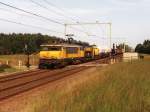 Drei verschiedene Baureihen/Lokomotiven (1626 + 1122 + 6482) mit Gterzug 54500 Arnhem-Kijfhoek bei Ginkel am 18-8-1997.