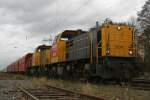 Railion NL 6474 und 6466 warten am 18.11.09 in Ratingen-Lintorf auf Weiterfahrt.