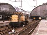 6452 auf Bahnhof Amsterdam Centraal am 27-3-1998. Bild und scan: Date Jan de Vries.