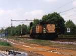 6453 mit eine bergabegterzug nach die AKZO in Hengelo am 14-5-2001.