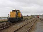 6414 (und im Hintergrund die 363 723-8) whrend rangieren in Delfzijl Hafen am 16-4-2010.