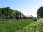 6414 mit Gterzug Delfzijl-Onnen bei Delfzijl am 4-6-2010.