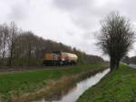 6414 mit Gterzug Delfijl-Onnen bei Delfzijl am 16-4-2010.