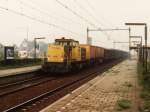 6441 mit Gterzug 59602 Zwolle-Amersfoort auf Bahnhof Amersfoort Schothorst am 20-8-1992.