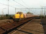 6510 mit Güterzug 42911 Maasvlakte-Milano auf Bahnhof Lage Zwaluwe am 14-10-1996.