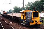 288 mit eine Bauzug auf Bahnhof Wolvega am 27-6-1994.