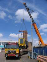 Unsere (!) 662 ins Freie auf ihren weg nach die Tiefladeanhnger bei Bahnbetriebswerke Rotterdam NedTrain am 6-5-2010.