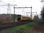 Buffels 3415 und 3408 mit Regionalzug 9130 Groningen-Zwolle bei Herfte am 2-4-2010.