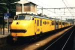 112 und 122 mit Regionalzug 7751 Arnhem-Winterswijk auf Bahnhof Arnhem am 26-6-1996.