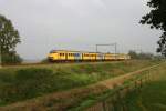 Elektrotriebwagen 64 ist bei Brummen am 14.10.2006 nach Arnheim unterwegs.
