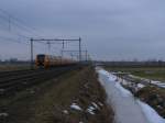 Am frhen Morgen fahren Buffels 3420, 3434 und 3430 vorbei mit Regionalzug 9130 Groningen CS-Zwolle bei Haren am 19-2-2010.